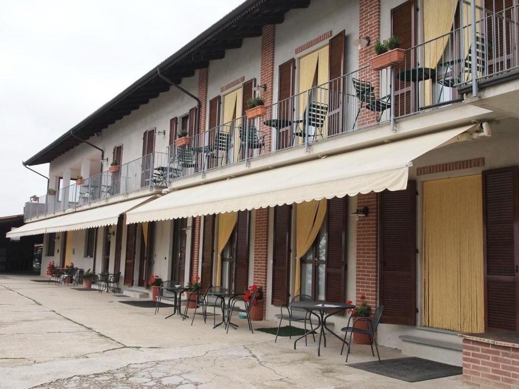Agriturismo Le Viole Бароло Екстер'єр фото