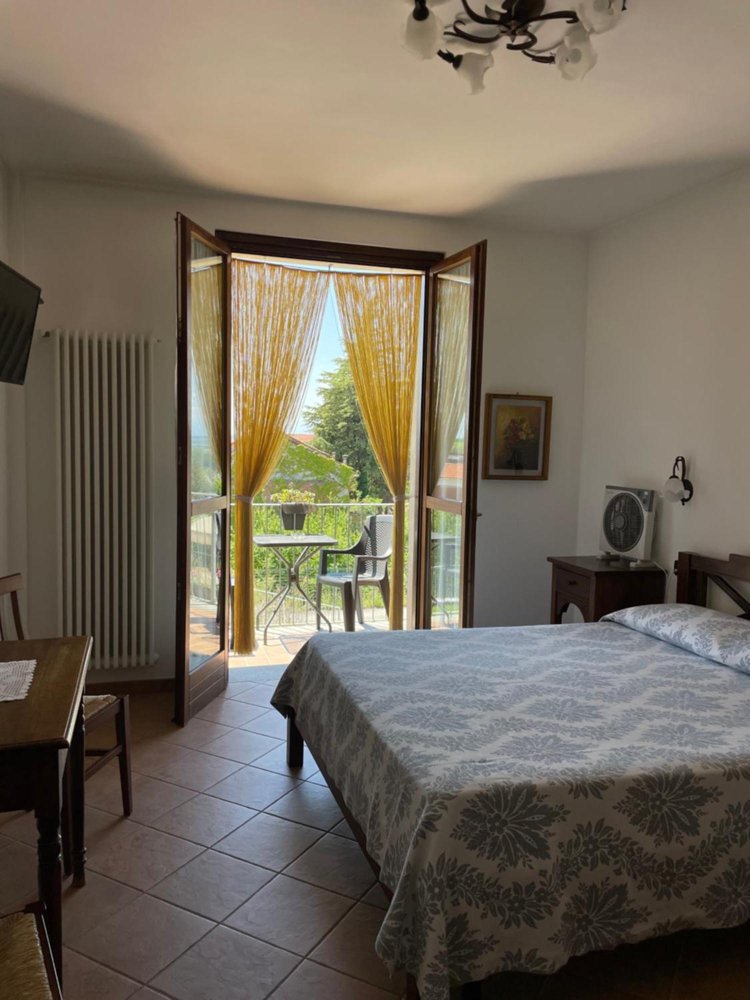 Agriturismo Le Viole Бароло Екстер'єр фото