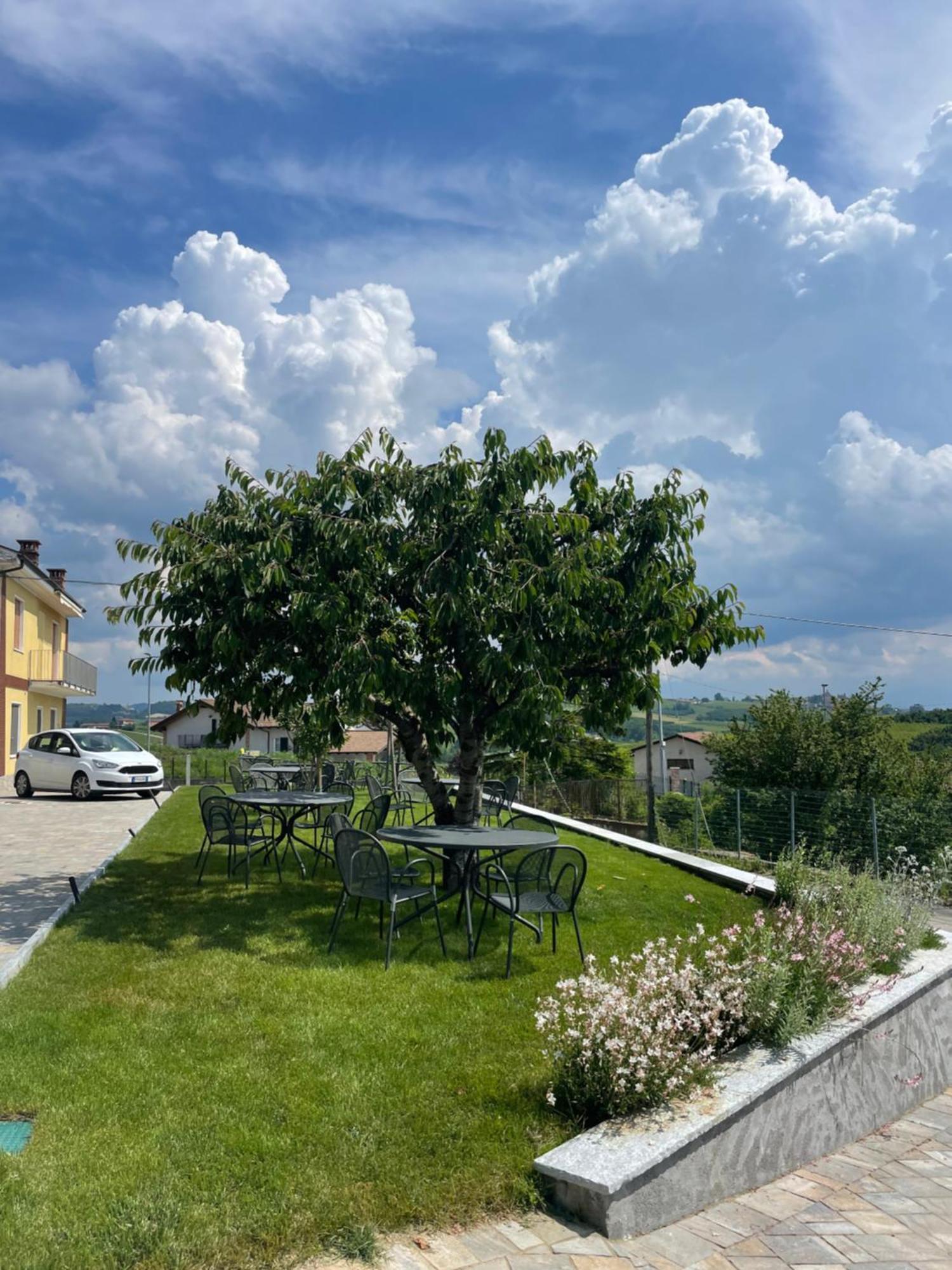 Agriturismo Le Viole Бароло Екстер'єр фото