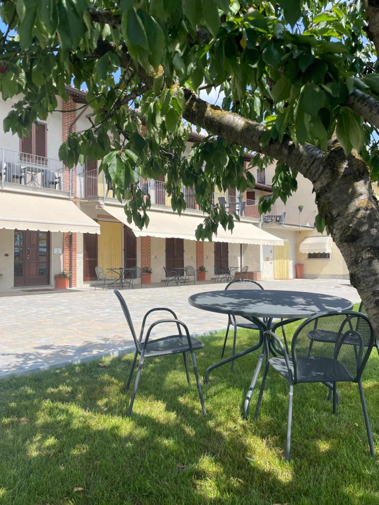 Agriturismo Le Viole Бароло Екстер'єр фото